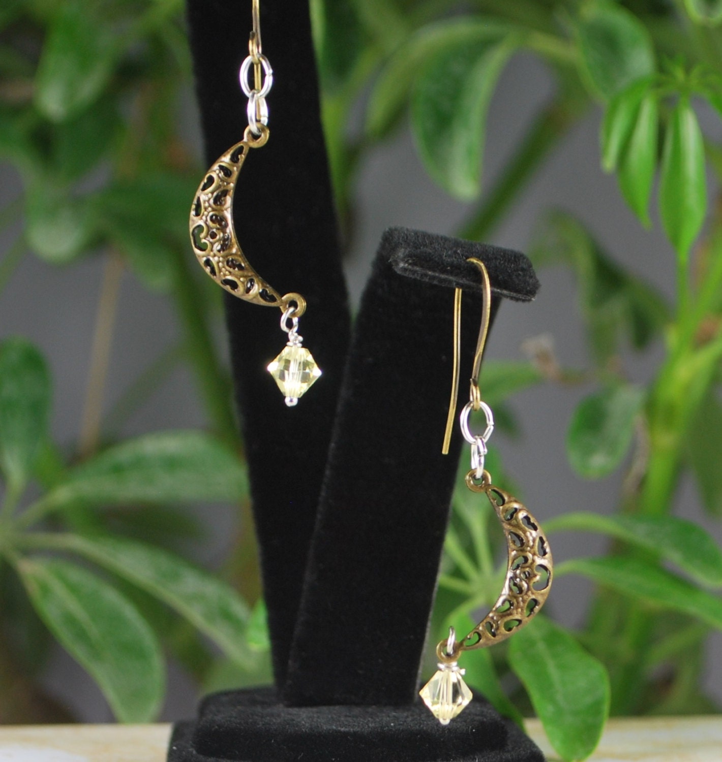 Süße Mondsichel Ohrringe, Antike Srajd Mond Süße Mondsichel Ohrringe, Antike Srajd Mond von WitsEndMagick