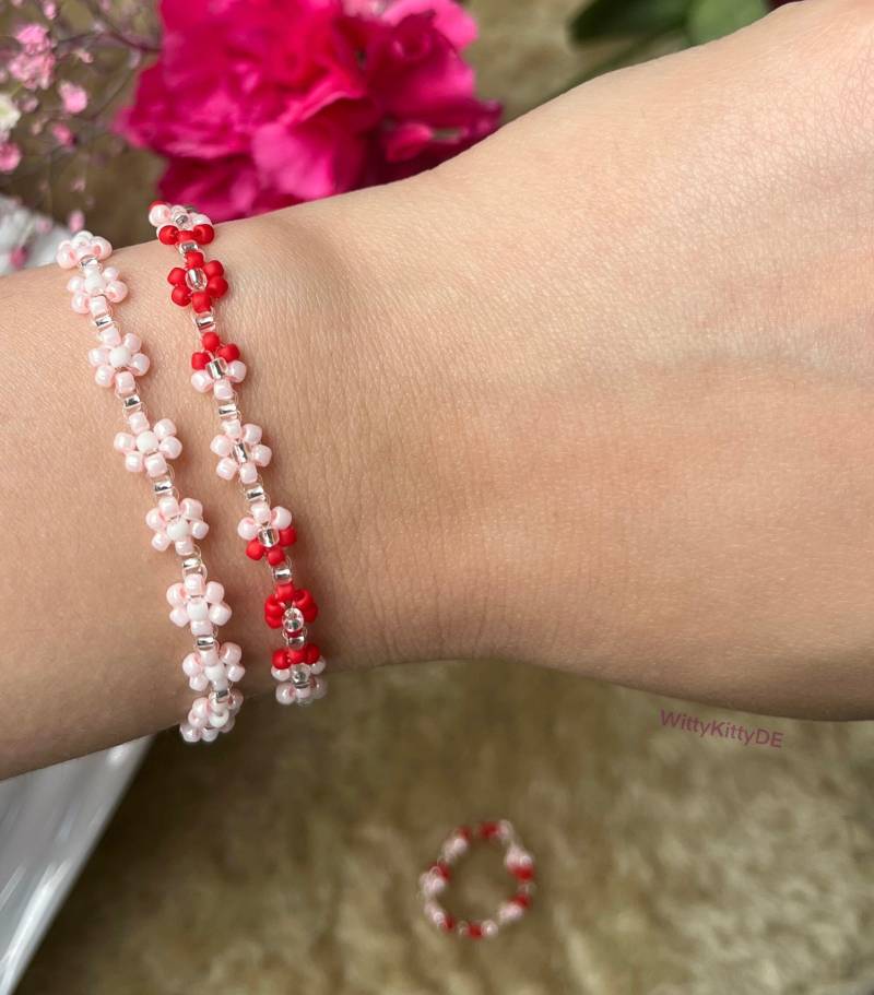 Rot Und Rosa Daisy Blume Perlen Armband Mit Silber Details Rot Und Rosa Daisy Blume Perlen Armband Mit Silber Details von WittyKittyDE