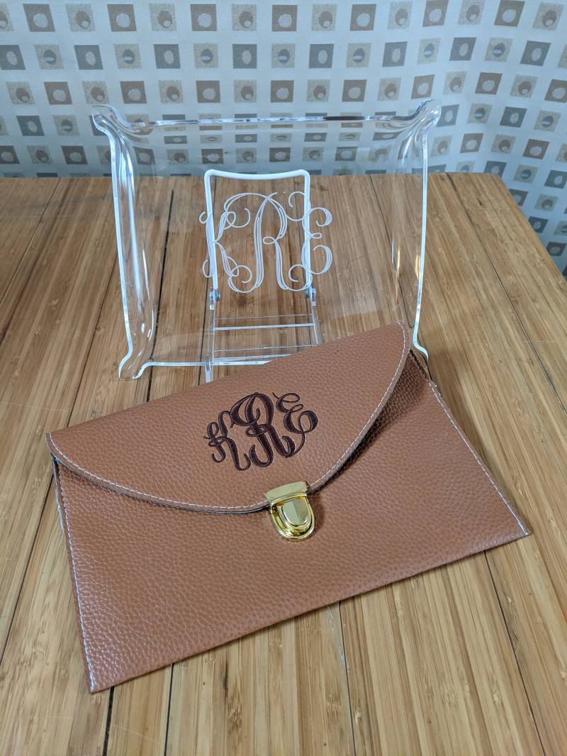 Vintage Monogrammed Leder Kulturtasche Und Acryl Tablett Set, Kosmetiktasche, Braune Ledertasche, Accessoire Reisetasche, Initialen "Kre" von WittyKittyStudio
