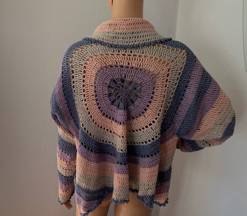 Gehäckeltes Sommerjäckchen in Pastelltönen Größe 42 von WituCreativ