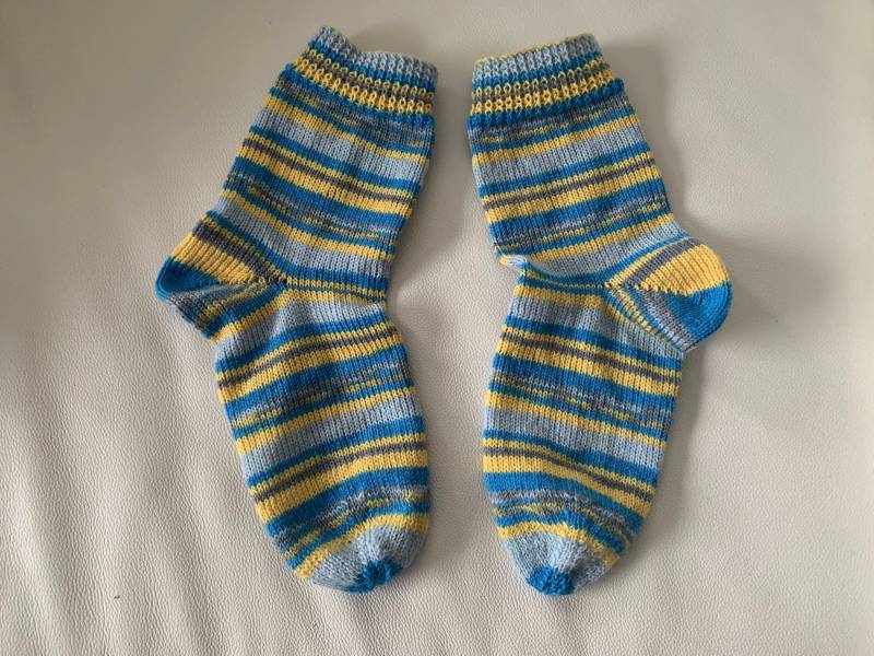 Gestrickte Socken Aus Hochwertigem Sockengarn | Wärmende Stricksocken Für Damen Und Mädchen Größe 40/41 Handgemachte Geschenkidee Frauen von WituCreativ