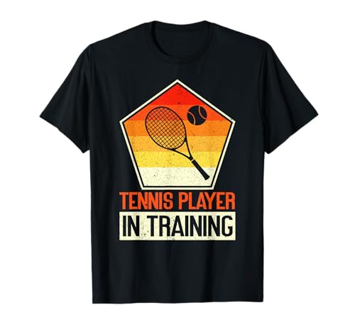 Tennis Player In Training Kids Children Funny Tennis T-Shirt Tennis Player In Training Kids Children Funny Tennis T-Shirt von Witzig Tennis Geschenke Für Männer Lustig Frauen