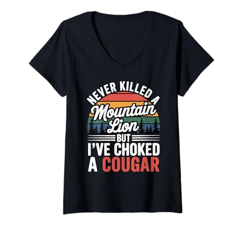 Damen Never Killed A Mountain Lion Choked A Cougar Humor T-Shirt mit V-Ausschnitt Damen Never Killed A Mountain Lion Choked A Cougar Humor T-Shirt mit V-Ausschnitt von Witziger Outdoor-Abenteuer-Enthusiast
