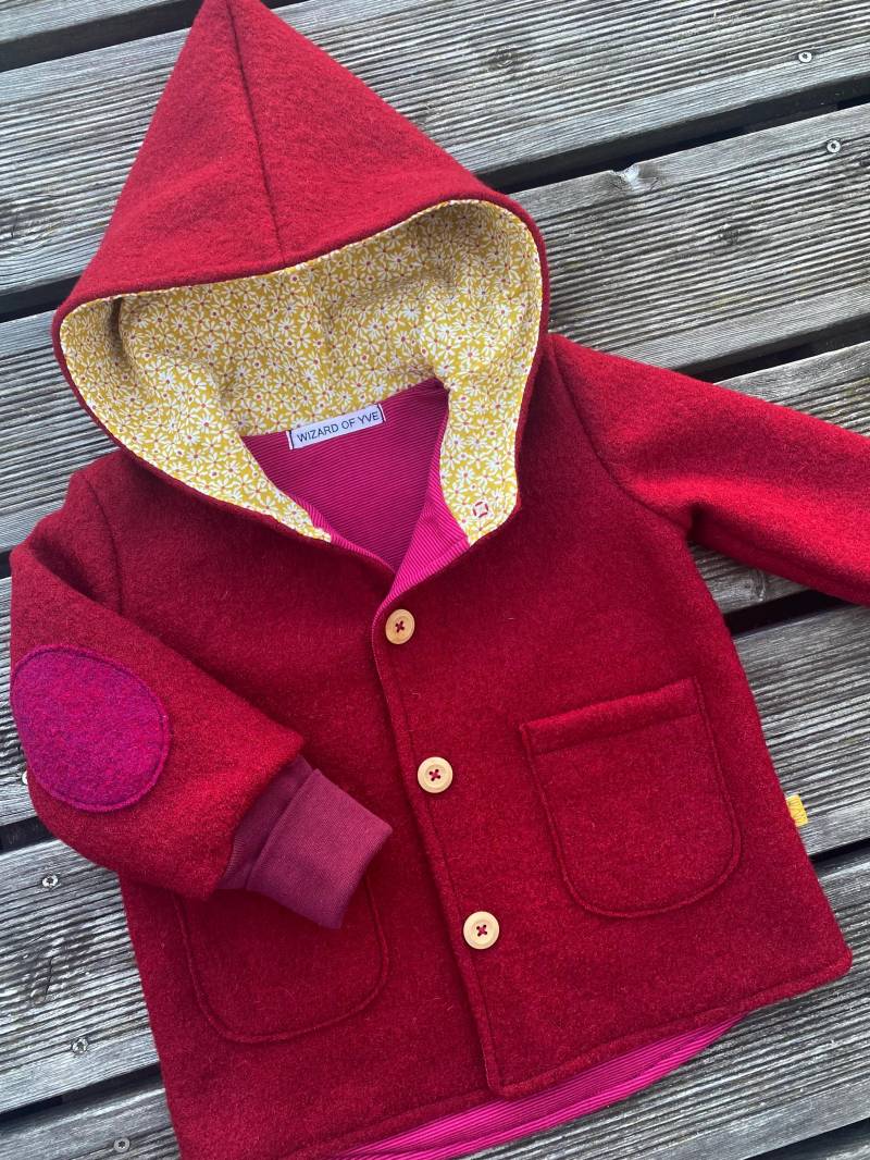 Walkjacke Oder Walkmantel Zipfel-Jacke Schurwolle Walk Dunkel-Rot, Blümchen Rotkäppchen von WizardofYve