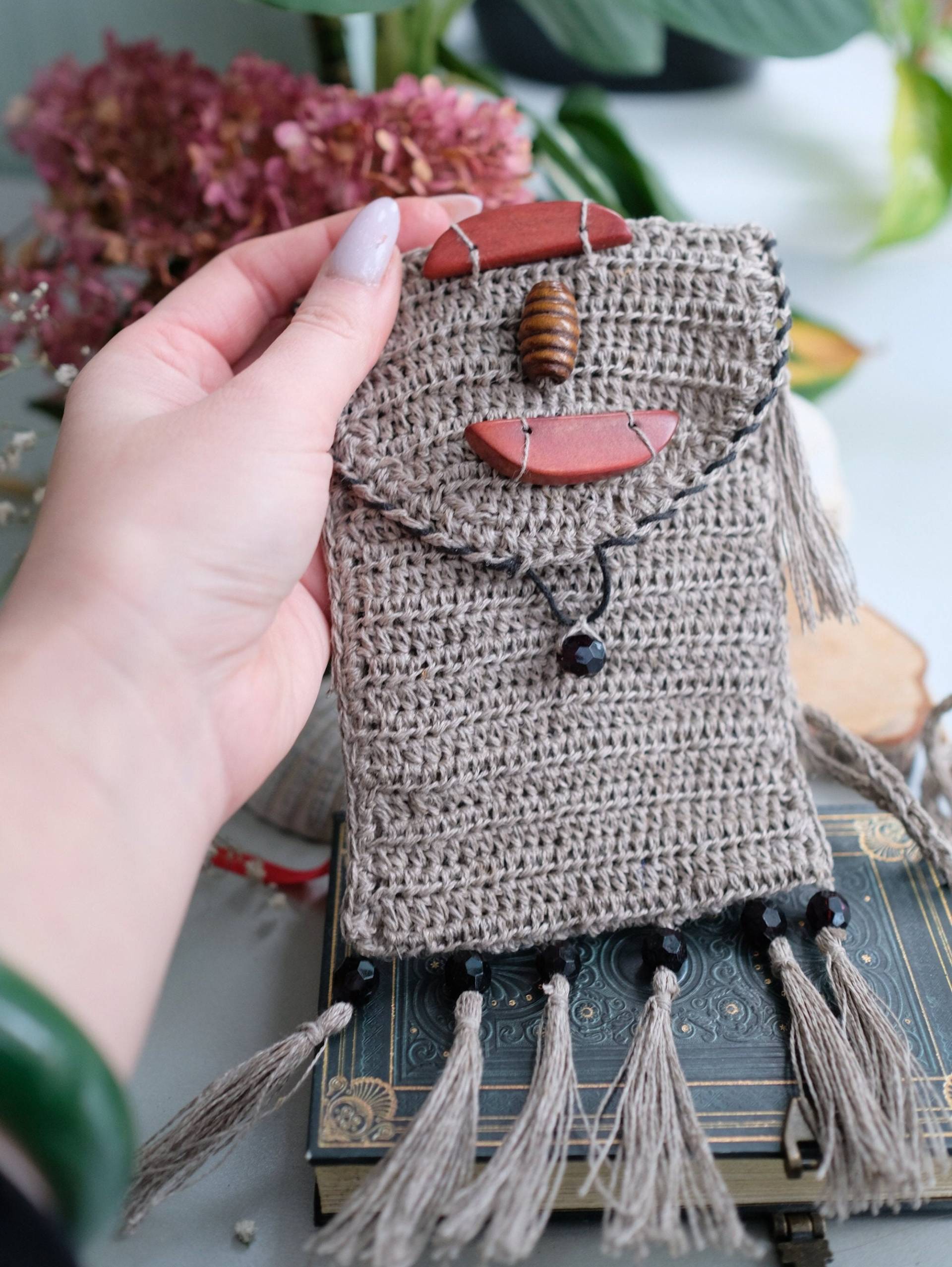 Kleine Handgefertigte Tragetasche Mit Quaste Und Perlen Kleine Handgefertigte Tragetasche Mit Quaste Und Perlen von WizardsCave