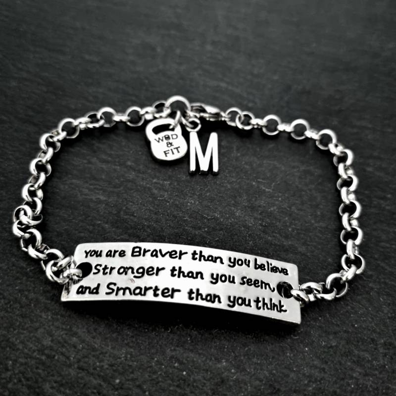 Du Bist Mutiger Als Du Glaubst Motivationsarmband... Mit Initialen - Fitness Girl Gym Armband Schmuck Motivation Wod & Fit von WodAndFit