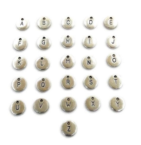 Initialen-Charm - Initiale Rund Versilbertes Metall Für Armbänder Initialen-Anhänger Metallbuchstabe Holz & Passform von WodAndFit