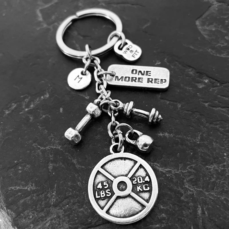 Rich Workout Gym Schlüsselanhänger 45lbs Disc Motivationsgeschenk Gewichtheber Fitness Fitnessstudio Bodybuilding Crosstraining Wod & Fit von WodAndFit