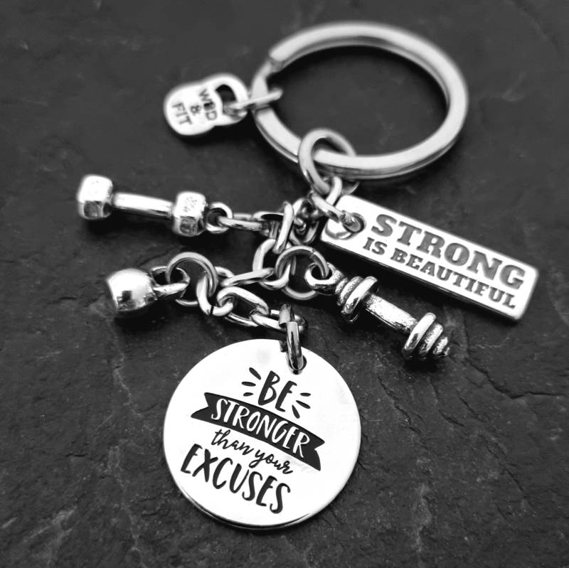 Schlüsselanhänger „Sei Stärker Als Deine Ausreden" Motivationsschmuck Fitnessschmuck Geschenk Für Fitnessstudios Bodybuilding Sportschmuck Wod & Fit von WodAndFit