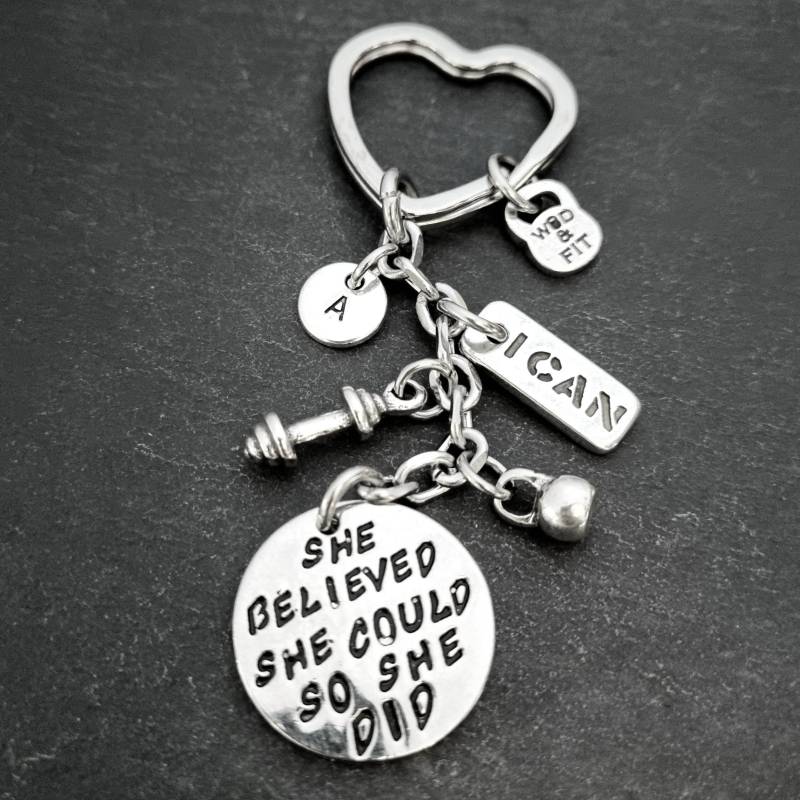 Schlüsselanhänger „Sie Glaubte Daran, Dass Sie Es Schaffen Konnte" Personalisiertes Geschenk Für Die Beste Freundin Mama von WodAndFit