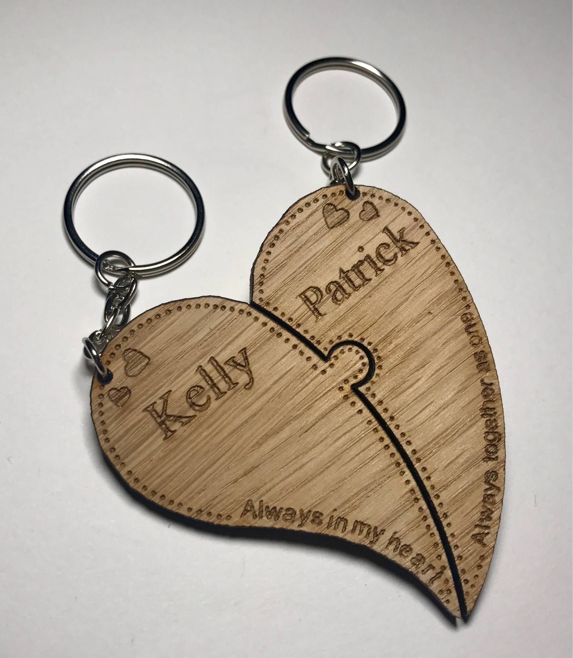 Personalisiertes Herz Zweiteiler Valentinstag Holz Schlüsselring Love His & Her Christmas Personalisiertes Herz Zweiteiler Valentinstag Holz Schlüsselring Love His & Her Christmas von Woddenweddings