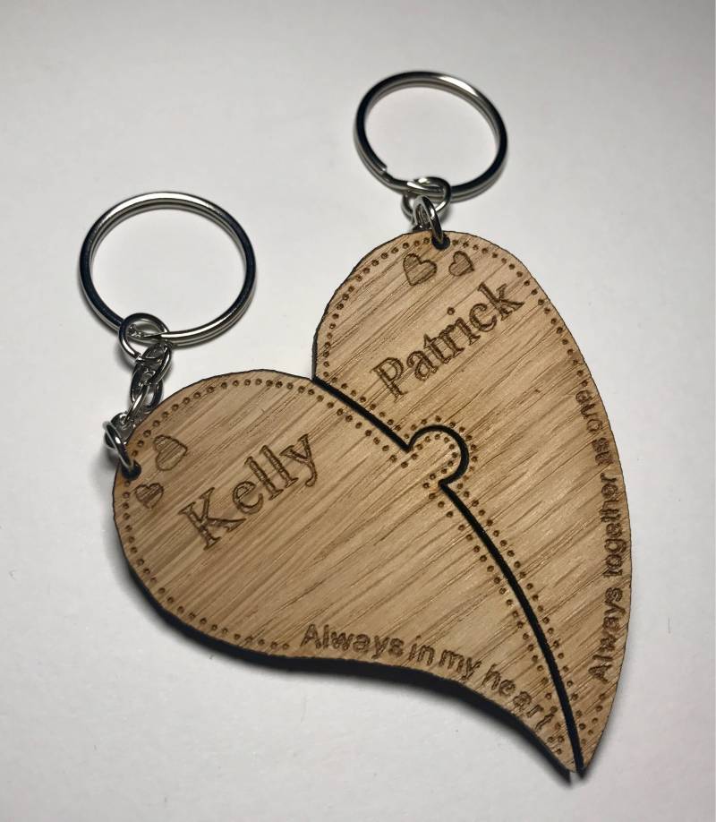 Personalisiertes Herz Zweiteiler Valentinstag Holz Schlüsselring Love His & Her Christmas Personalisiertes Herz Zweiteiler Valentinstag Holz Schlüsselring Love His & Her Christmas von Woddenweddings