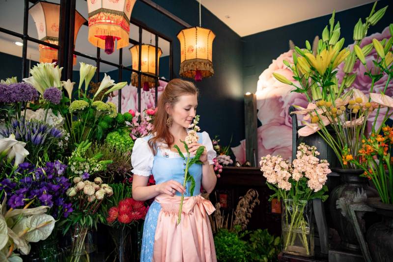 Handgemachtes Dirndl in Hellblau Und Apricot von WoelfinTrachten