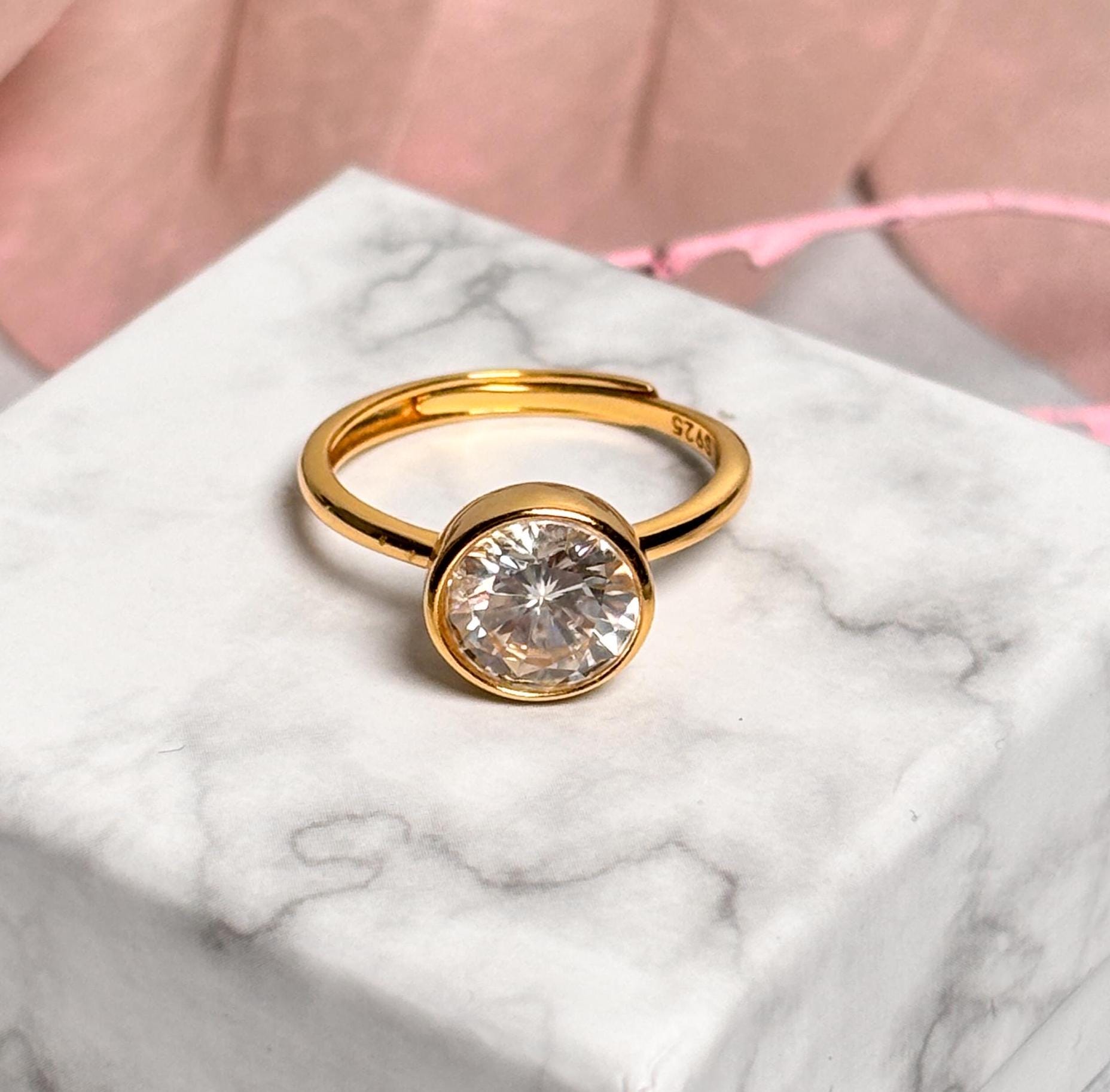 Moissanite Statement Ring - Verlobungsring 925 Silber Goldfarben, Größenverstellbar von WoelkchenWunderShop