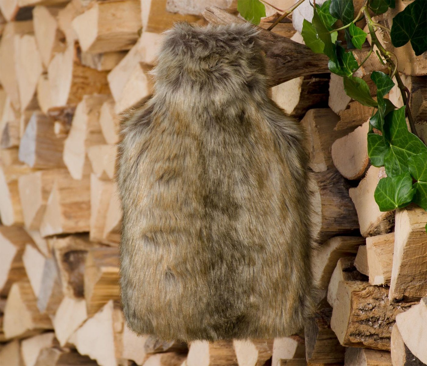 Wohnen und Accessoires GmbH & Co. KG Wärmflasche Wärmflaschenhülle aus Kunstfell "Otter" mit Naturgummi Wärmflasche, weich, kuschelig von Wohnen und Accessoires GmbH & Co. KG