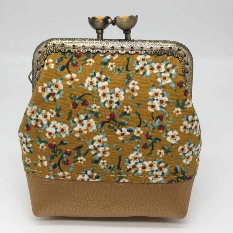 Damen Clipbörse Stoff Portemonnaie Frau Täschchen Handgemachte Münzbörse Blumen Frühling Blümchen Floral von WoleaHandmade