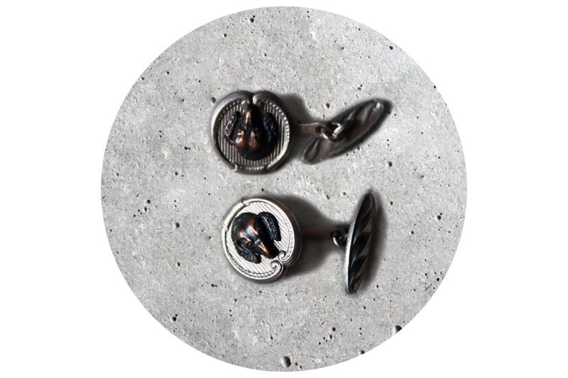 Metallhund Ornament Manschettenknall von WolfAndPeony