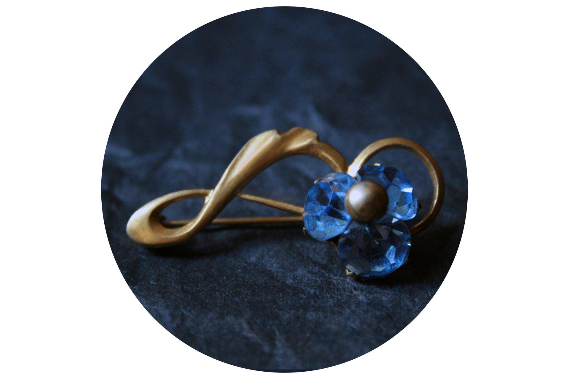 Vintage Blume Strass-Brosche von WolfAndPeony