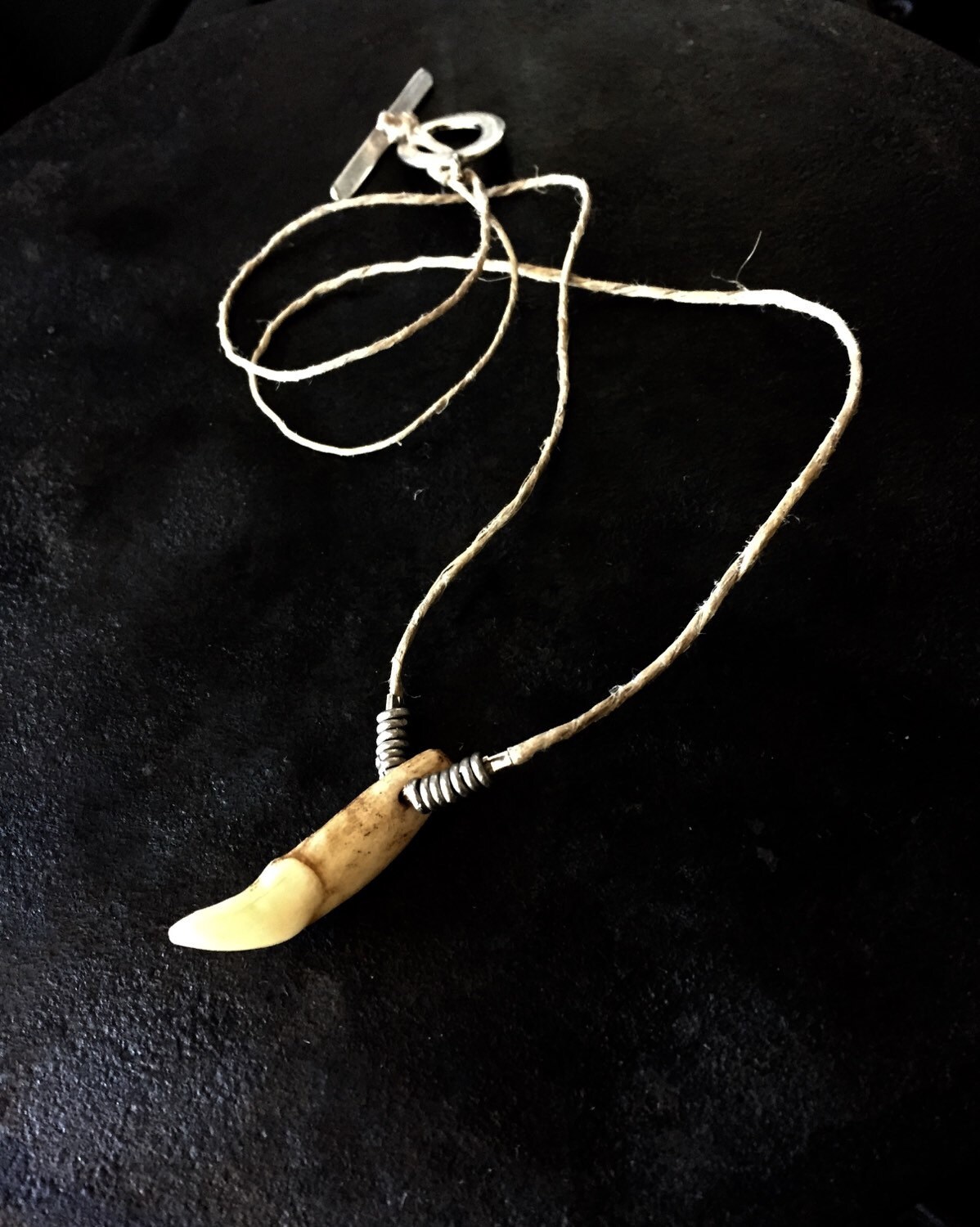 Wolfszahn Kette An Einer Hanfschnur, Kette, Heller Hanfkette, Mit Silbernen Ringen Wolfszahn Kette An Einer Hanfschnur, Kette, Heller Hanfkette, Mit Silbernen Ringen von WolfToothJewelry