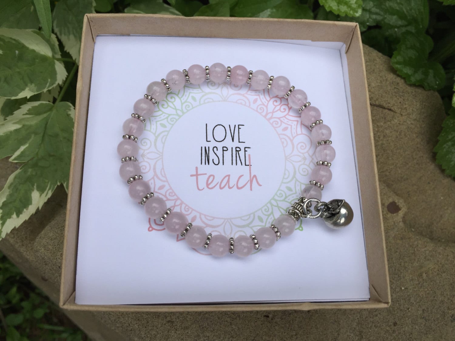 Lehrer-Geschenk Der Wertschätzung-Armband | Rosenquarz Perlen Armband 3D Apfel-Charm Anpassbare Geschenk-Box Liebe Inspirieren Lehren Kostenloser Lehrer-Geschenk Der Wertschätzung-Armband | Rosenquarz Perlen Armband 3D Apfel-Charm Anpassbare Geschenk-Box Liebe Inspirieren Lehren Kostenloser von WolfWillowJewelry