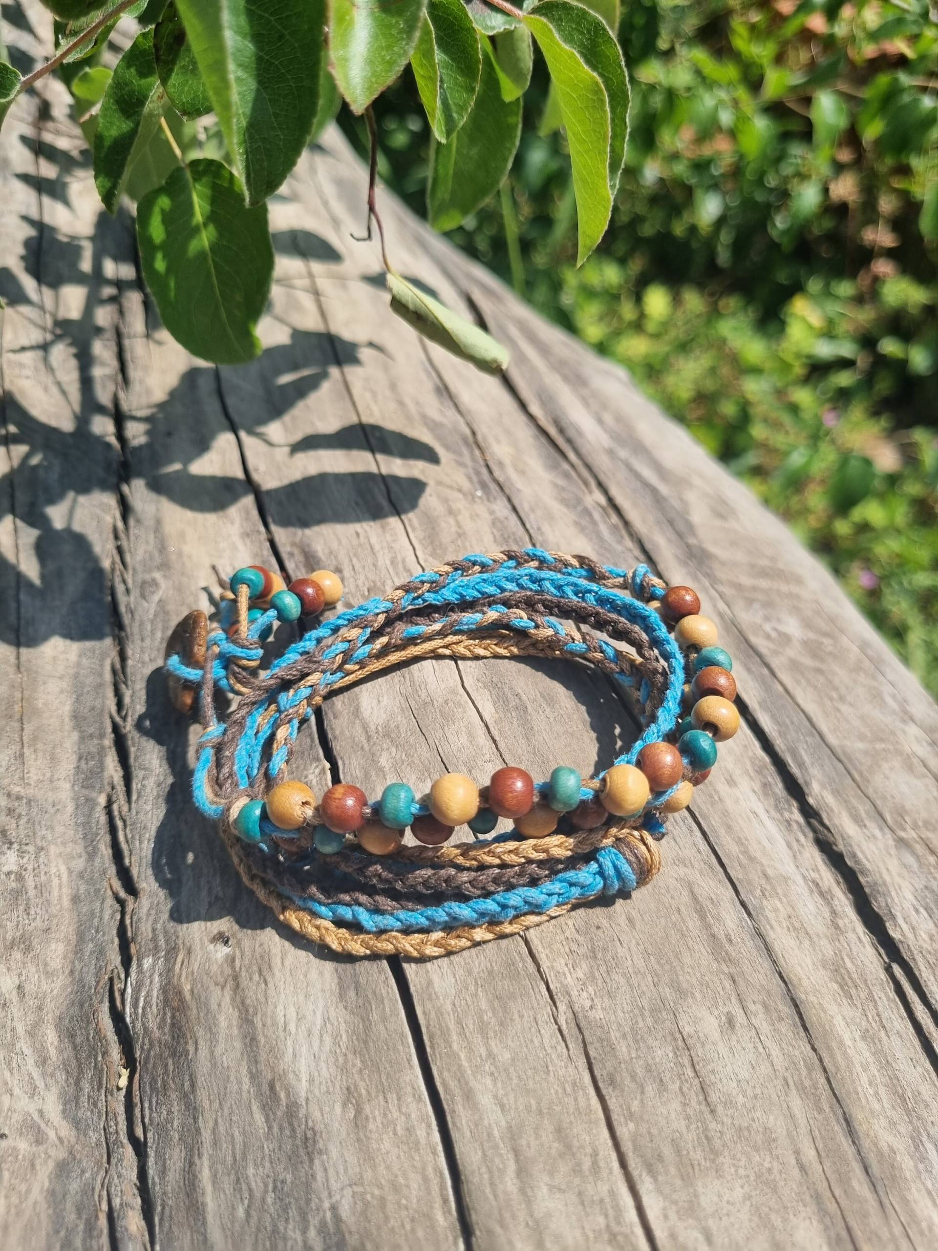 Wickelarmband Makramee Mit Holzperlen Wickelarmband Makramee Mit Holzperlen von WolfskindKreationen