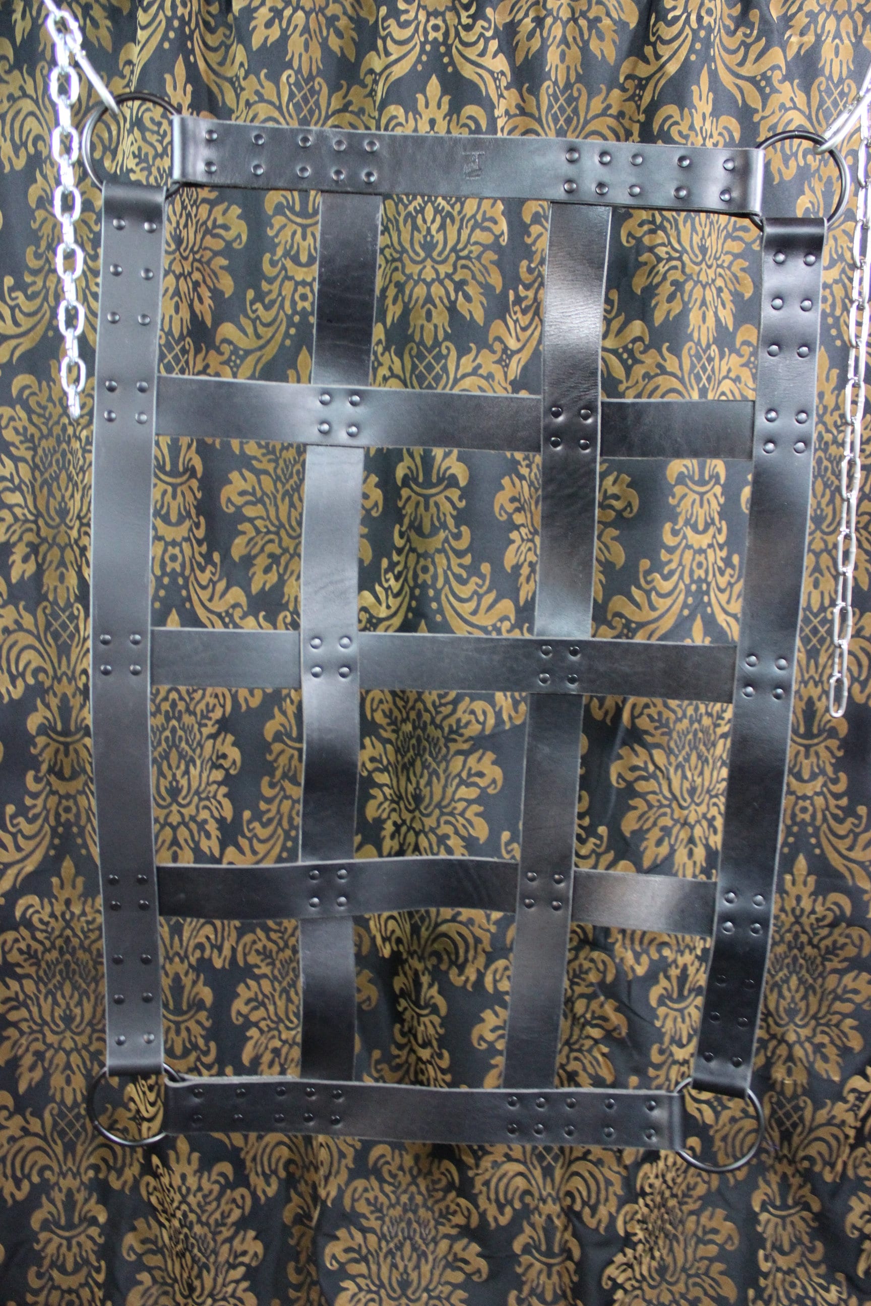 Back To Basics - Unser Handgemachter Sling Aus Schwarzem Leder von WolfstrykerLeather