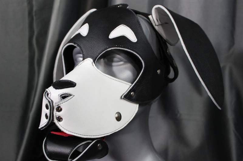 Basset Hound Style Welpen Maske in Schwarz Und Weiß von WolfstrykerLeather