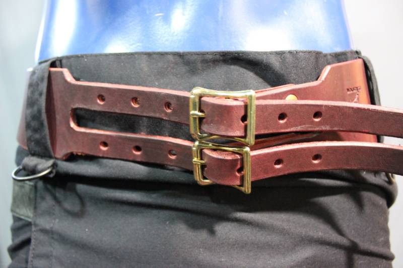 Burgund Gespaltener Zunge Gürtel von WolfstrykerLeather