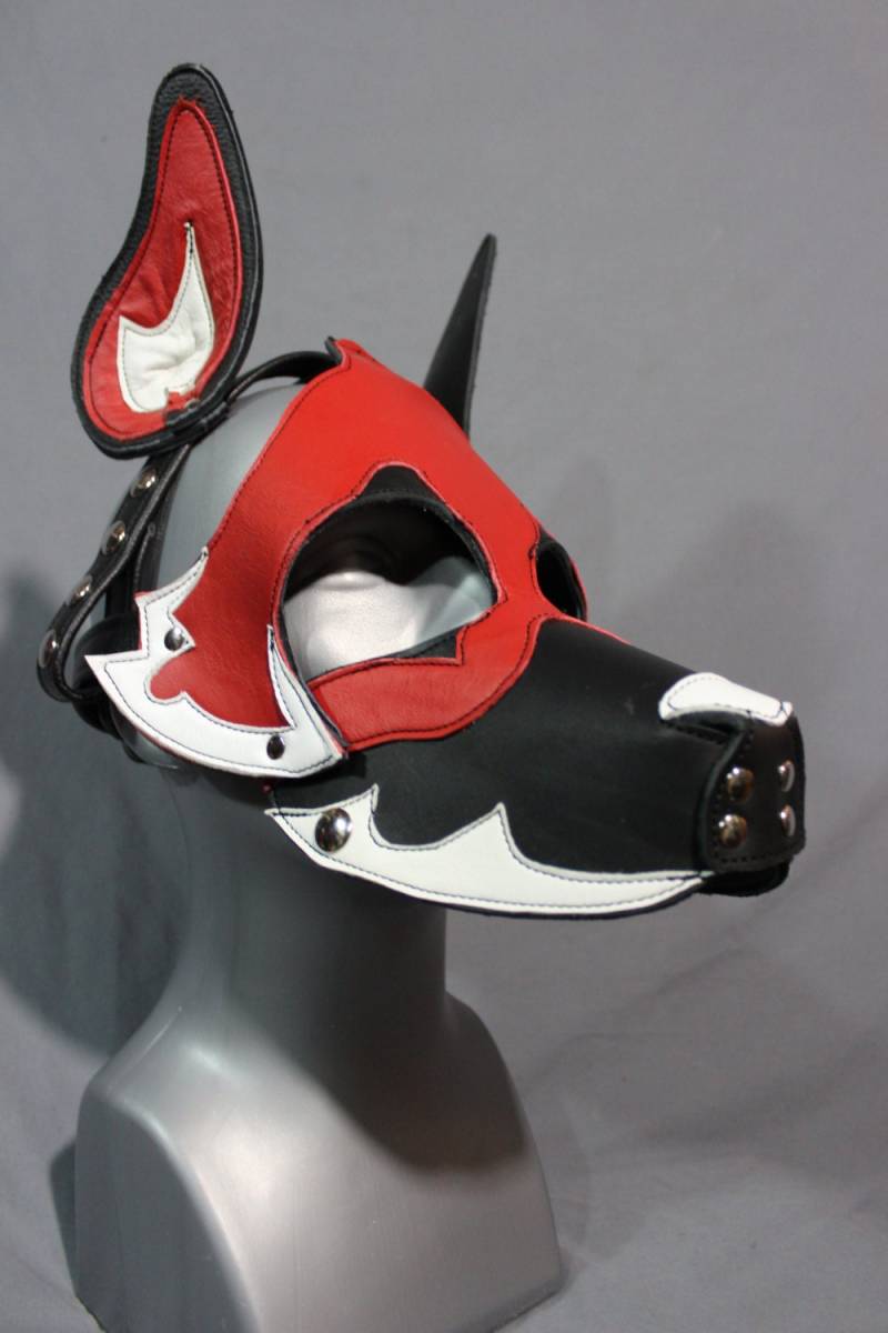 Deutscher Schäferhund-stil-Welpen-Kapuze in Schwarz Und Rot von WolfstrykerLeather