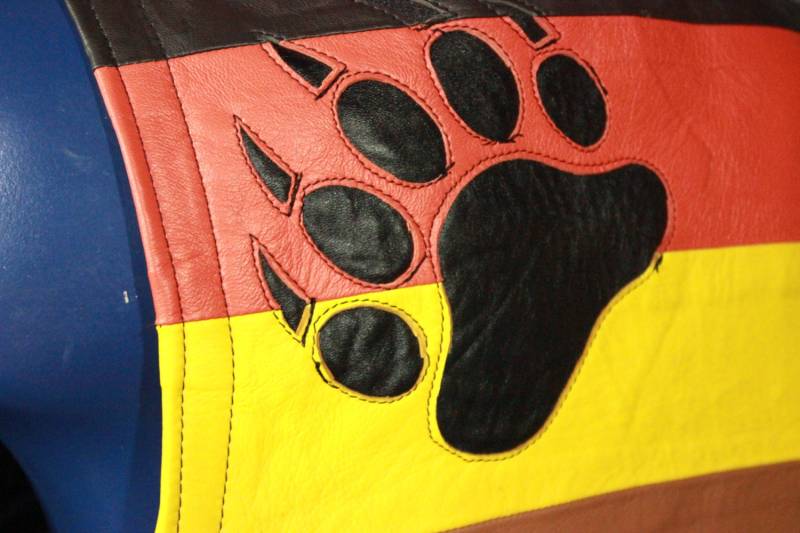 Handgemachte Leder Bär Pride Weste von WolfstrykerLeather