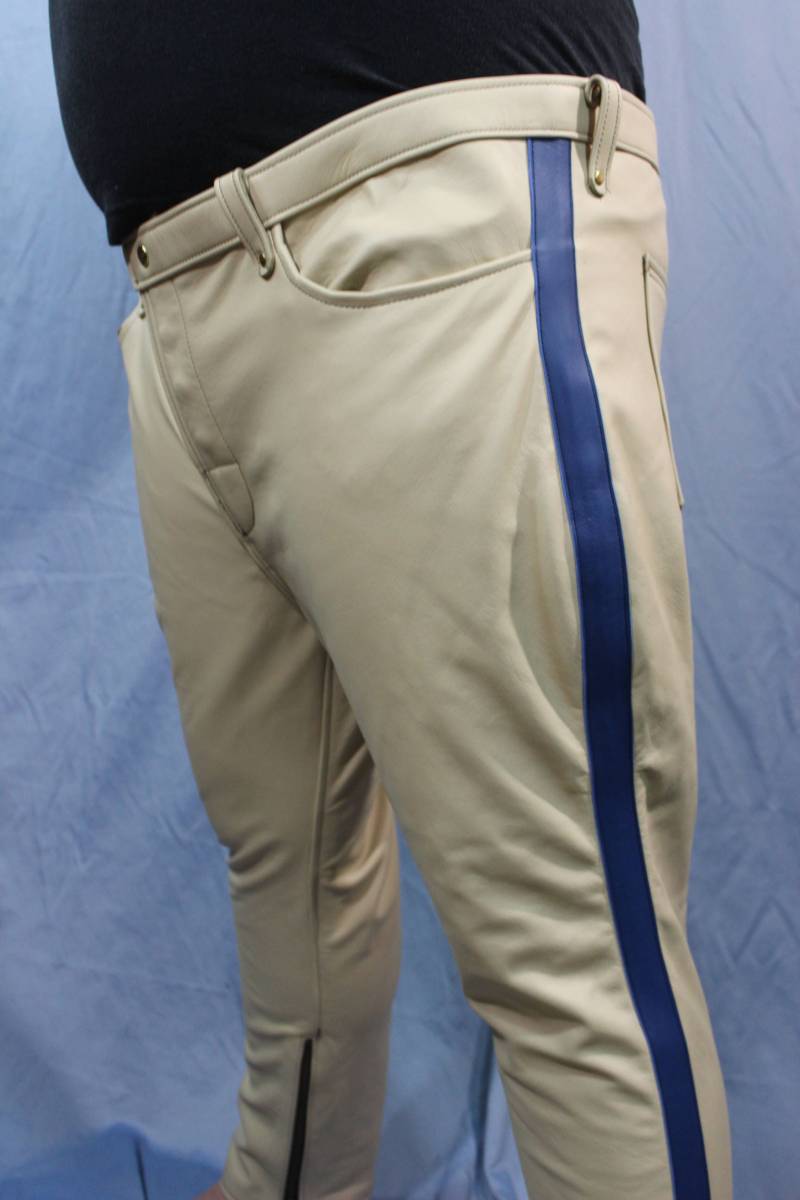 Sir Tom Matt Collection - Creme Leder Mit Blauen Streifen Hose von WolfstrykerLeather