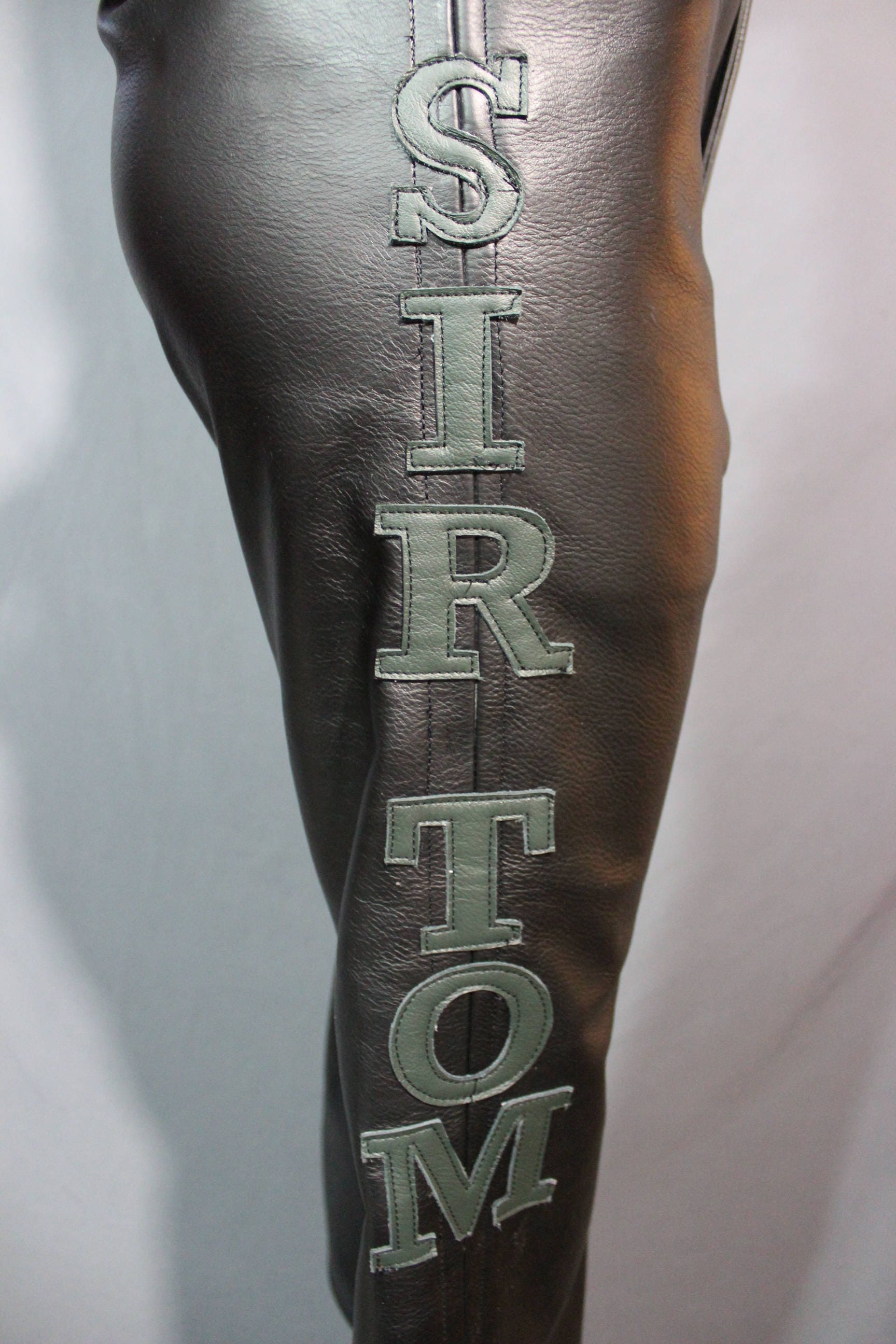 Sir Tom Matt's Collection - Premium Hose von WolfstrykerLeather