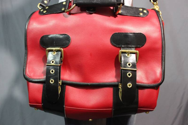 Unsere Feinste Umhängetasche in Farbe von WolfstrykerLeather