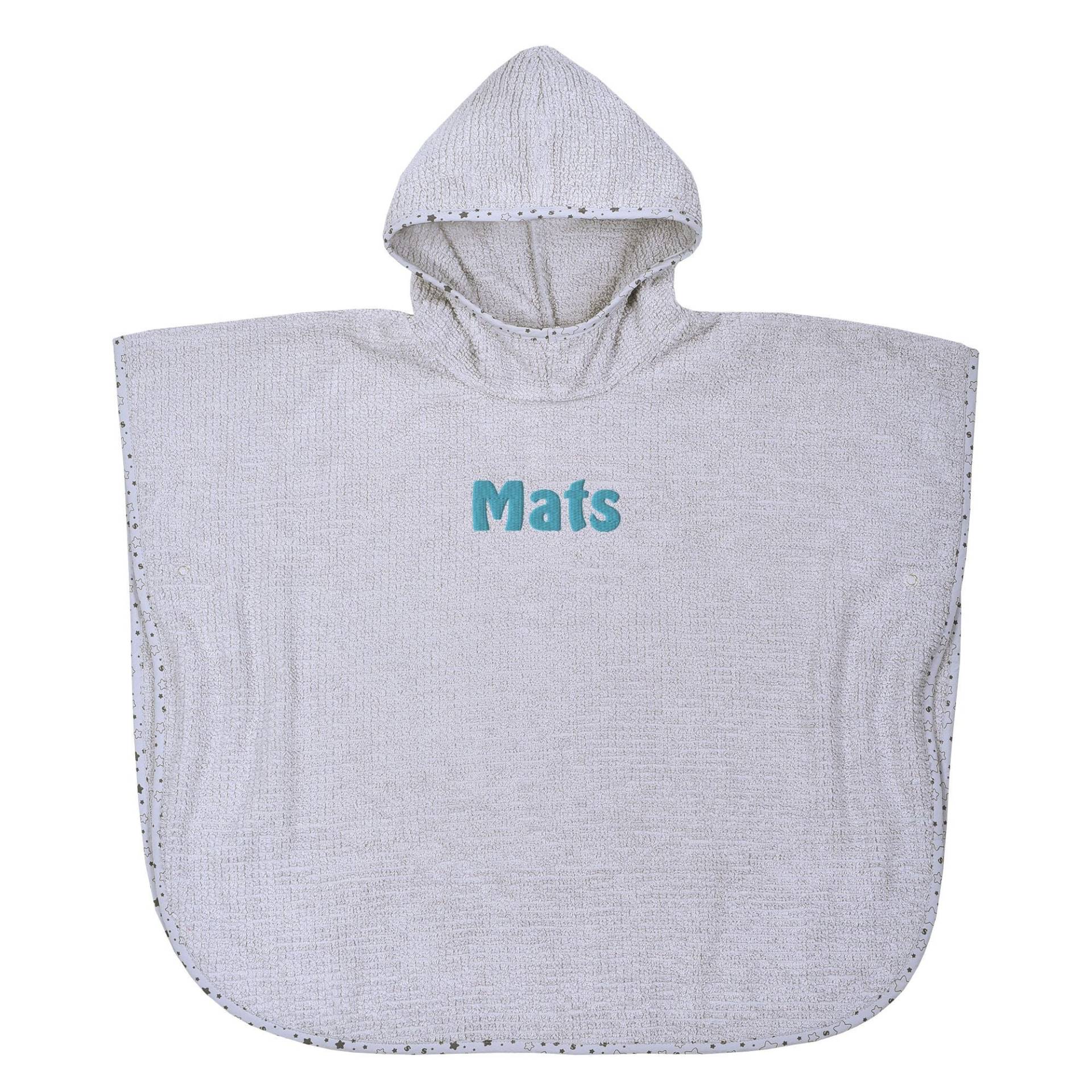 Bio Badeponcho Deluxe Mit Namen Bestickt Hellgrau Sterne - Poncho Als Geschenk Individualisiert Zum Geburtstag, Taufe Oder Geburt Bio Badeponcho Deluxe Mit Namen Bestickt Hellgrau Sterne - Poncho Als Geschenk Individualisiert Zum Geburtstag, Taufe Oder Geburt von Wolimbo