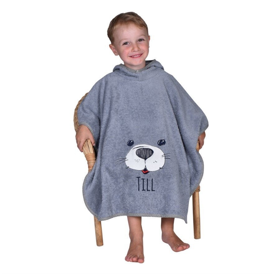 Poncho Grau Mit Kapuze Seehund-Motiv Und Name Bestickt Badeponcho Geschenk Zur Geburt Geburtstag Oder Taufe Poncho Grau Mit Kapuze Seehund-Motiv Und Name Bestickt Badeponcho Geschenk Zur Geburt Geburtstag Oder Taufe von Wolimbo
