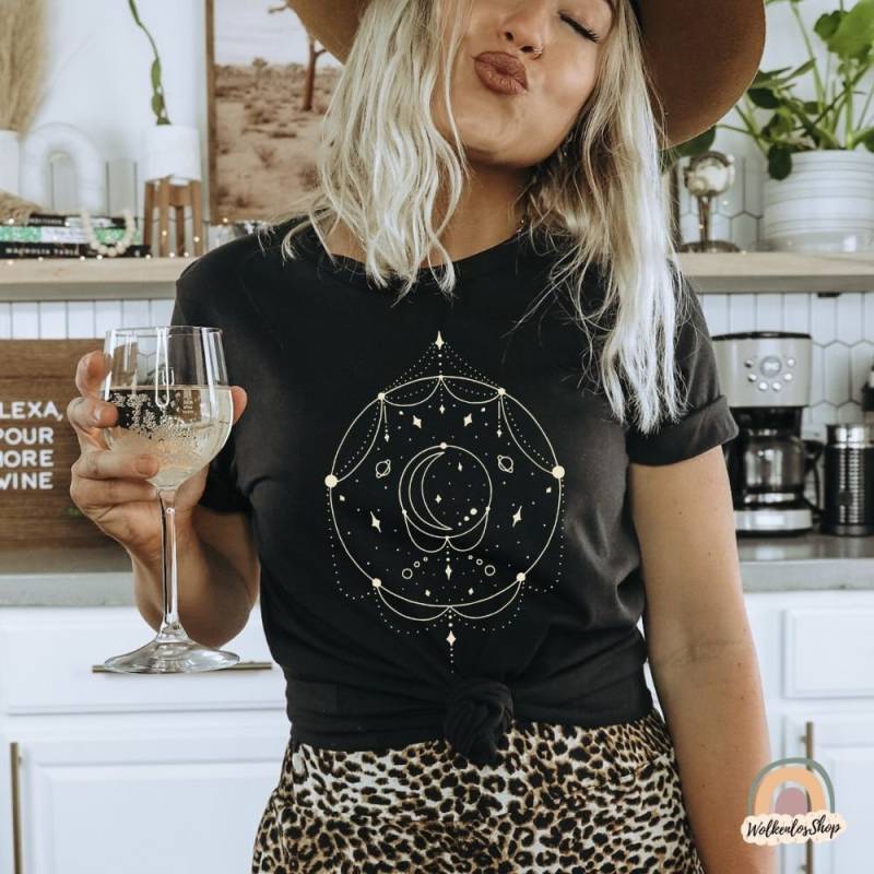 Boho Kleidung Yoga Shirt Ethno Kleidung Dark Academia Wicca Goth Cottagecore Fairycore Moon Spirituelle Boho Kleidung Yoga Shirt Ethno Kleidung Dark Academia Wicca Goth Cottagecore Fairycore Moon Spirituelle von WolkenlosShop