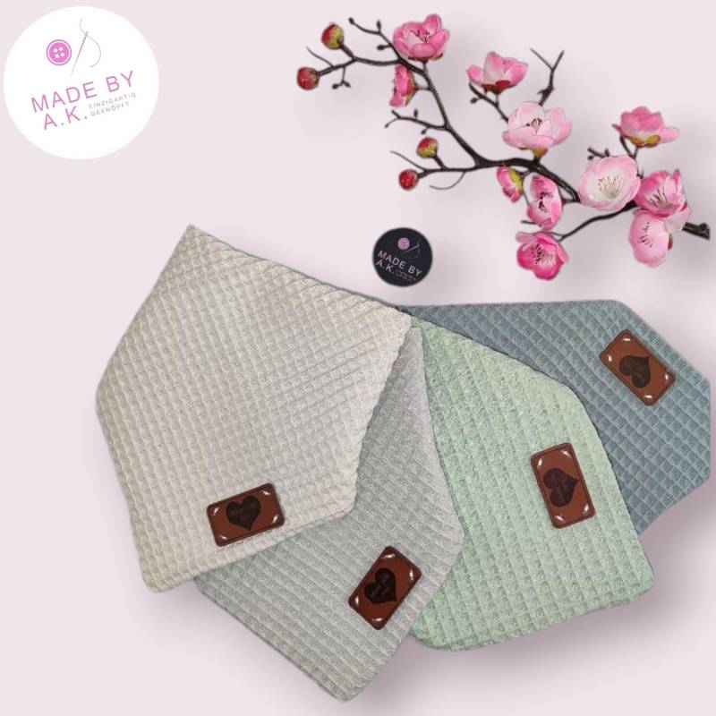 Halstuch Waffelpique Dreieckstuch, Baby , Kleinkind Waffeltuch Sabbertuch Geschenk, Taufe Geburt von WolkenlosbyAK