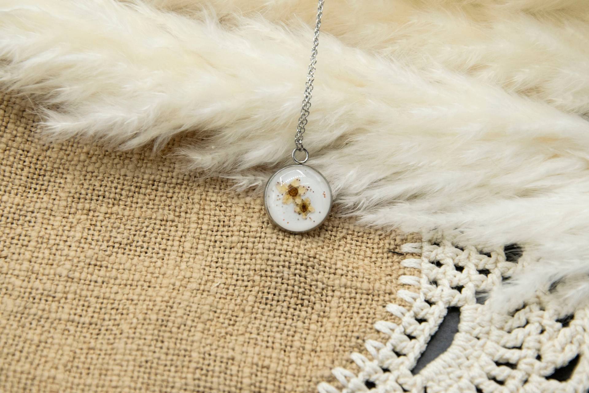 Kette Mit Blumen Anhänger, Halskette von WolkenschlossZauber