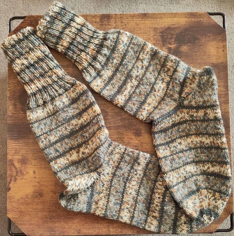 1 Paar Handgestrickte Socken in Herbstfarben - Größe 38 39 von WollCraftStudio