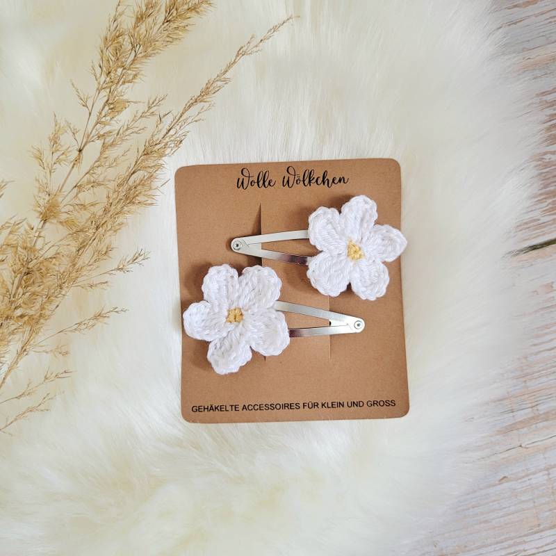 Haarspangen Silber, Erdbeer-Blüten Gehäkelt, Haarklammern Für Mädchen Haarspangen Silber, Erdbeer-Blüten Gehäkelt, Haarklammern Für Mädchen von WolleWoelkchen