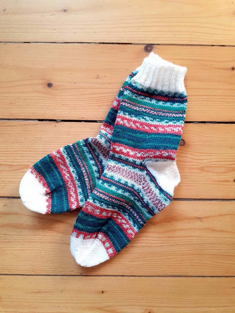 Wollsocken Strümpfe, Socken, Weihnachten, Handgestrickt , Grün Rot, Weiß, Gestreift Wollsocken Strümpfe, Socken, Weihnachten, Handgestrickt , Grün Rot, Weiß, Gestreift von WollefuerDich