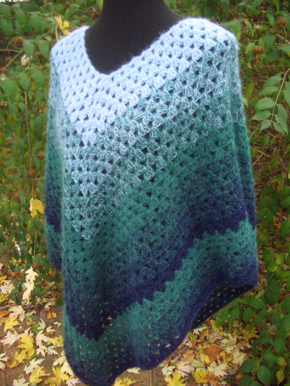 Alpaca Poncho - Flauschig Farbverlauf Gr. 42/46 von Wolleladen