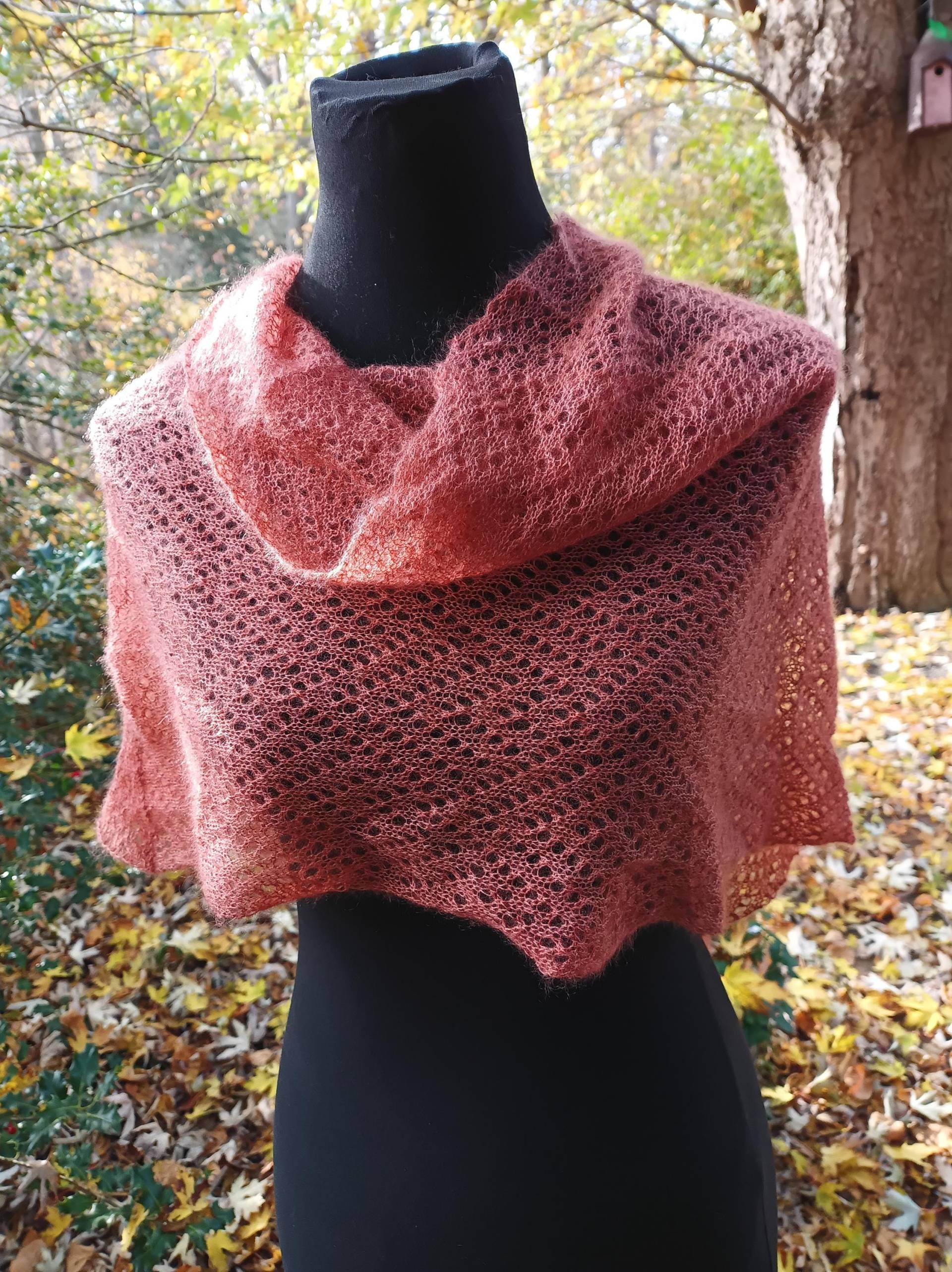 Hauchzarter Schulterwärmer Mohair Seide 38/40 Lochmuster von Wolleladen