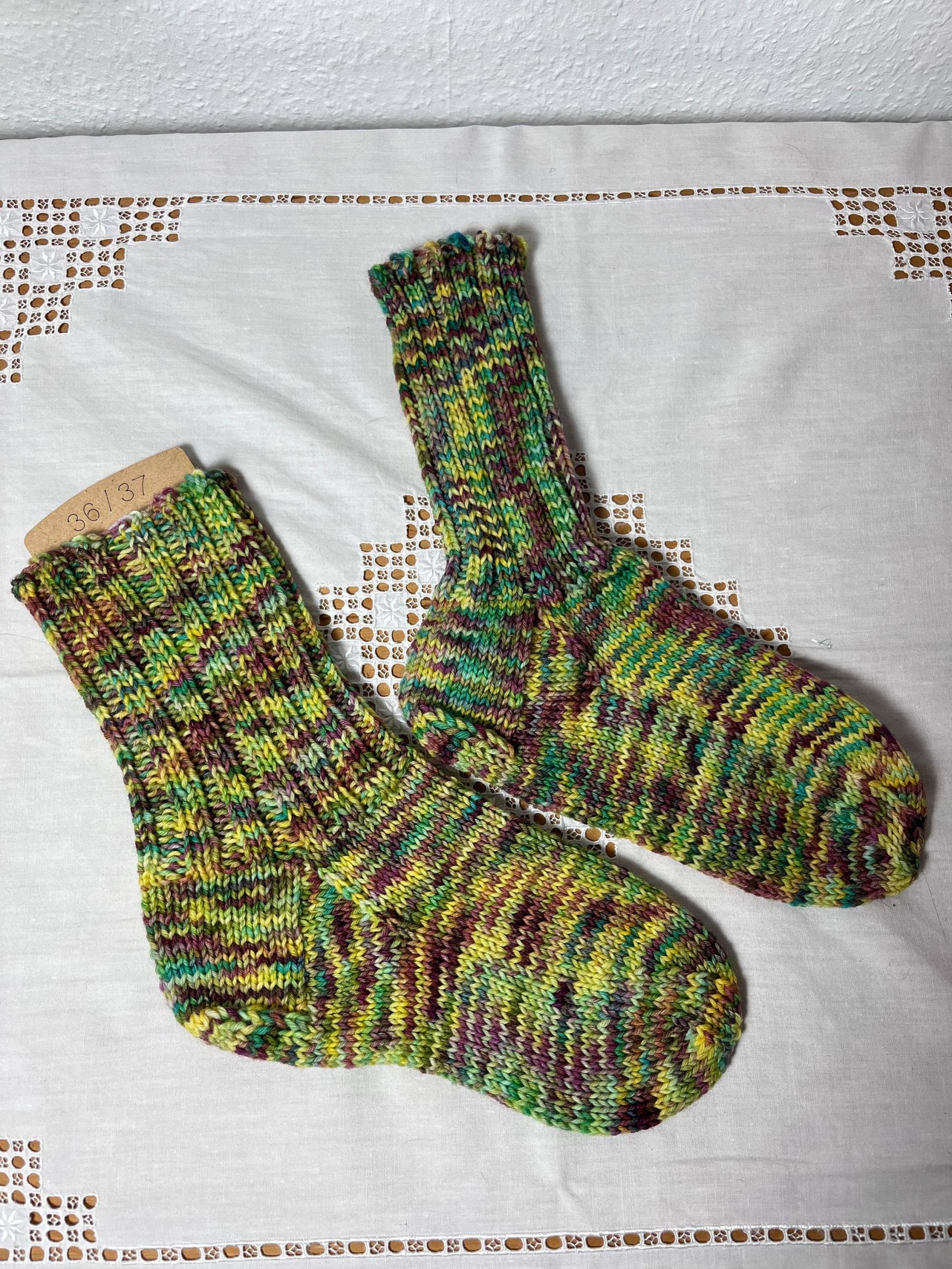 Stricksocken Handgestrickt, Handgefärbt Größe 36/37 - Ein Geschenk Für Strickfans, #0139 von Wollelindishop