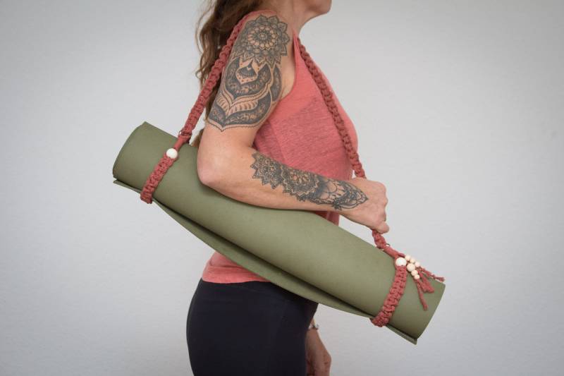 Yogamattentragegurt, Makramee Yogamatten Gurt , Mattenhalter von WolleundStein