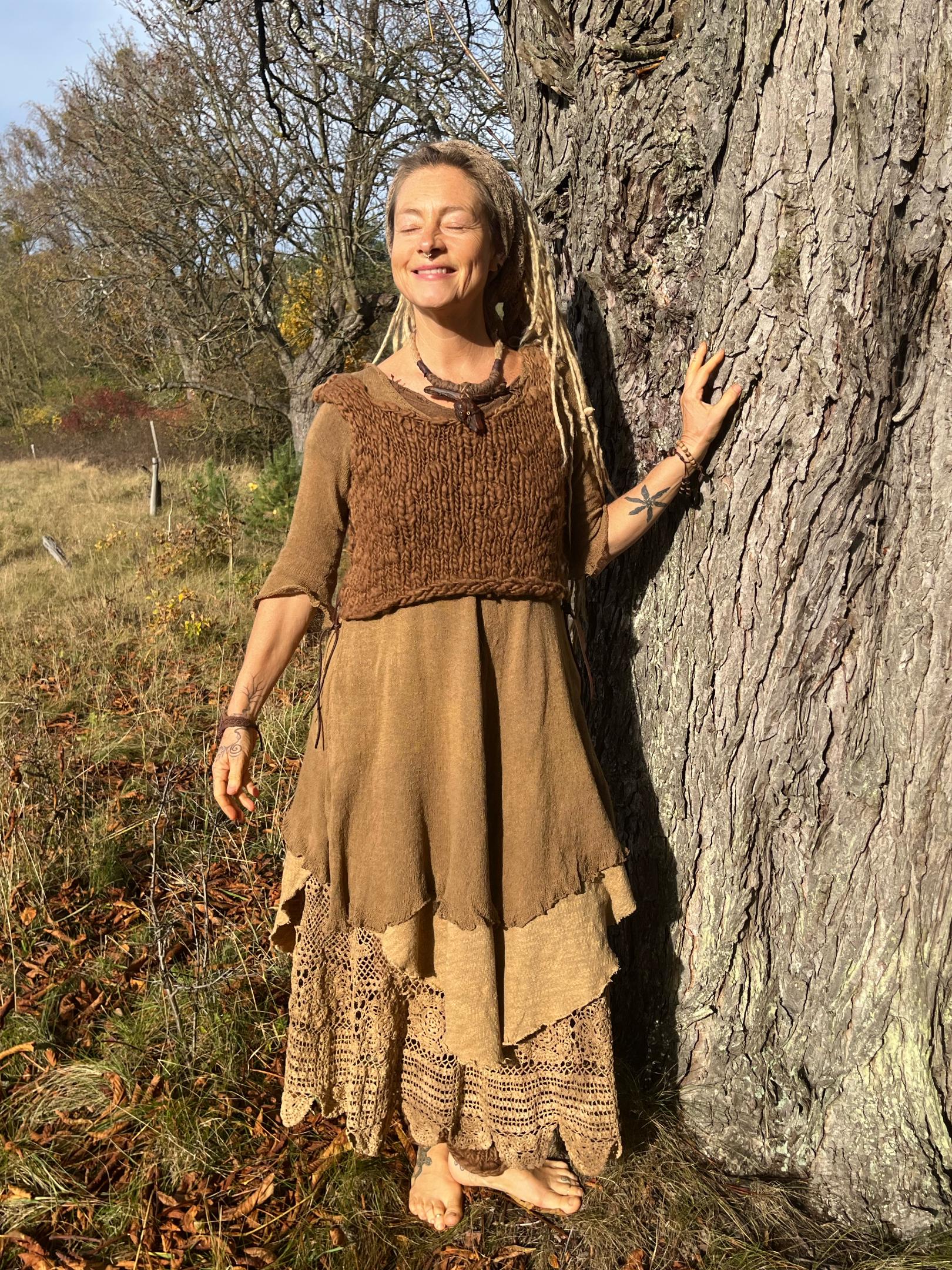 Wolltop Handgesponnen Pflanzengefärbt Wald Zwerge Feen Natur Primitive Stricken von Wollfeuer