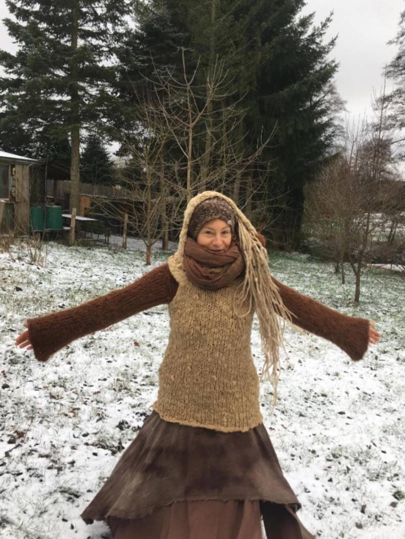 Wolltop Longtop Kapuze Handgesponnen Pflanzengefärbt Mittelalter Wald Zwerge Feen Natur Primitive Stricken von Wollfeuer