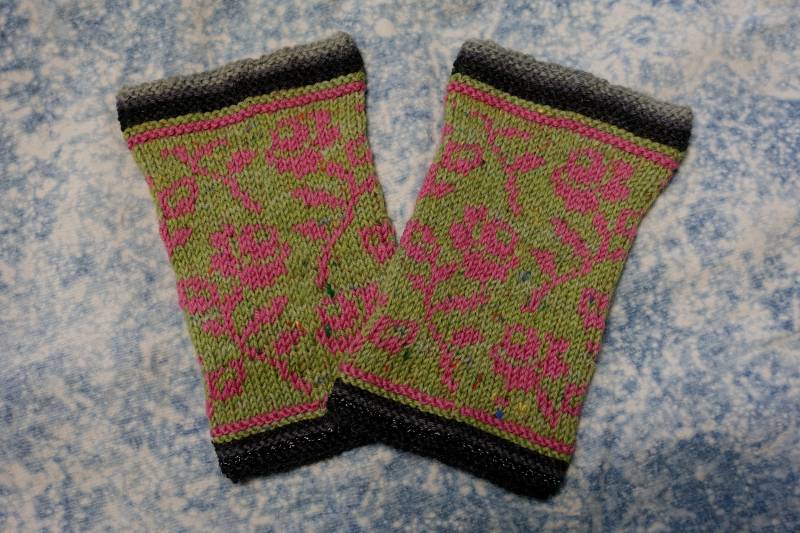 Armstulpen One Size Pulswärmer , Ringel-Rosen' Handgestrickt Stulpen Handstulpen Handwärmer Geschenk Norweger Stranded von Wollhandwerk