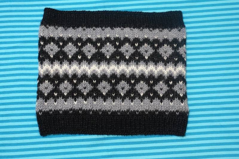 Cowl Strick-Schal Alpaca "Norweger' Strickschal Schlauchschal Schwarz-Grau-Natur Ca. 56x24cm von Wollhandwerk