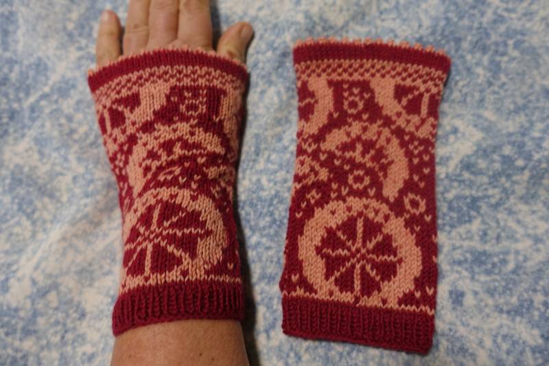 Pulswärmer Handgestrickt "Grapefruit' Pflanzengefärbt One Size Damen Stulpen Handstulpen Armstulpen Handwärmer Geschenk Zitrusfrüchte von Wollhandwerk